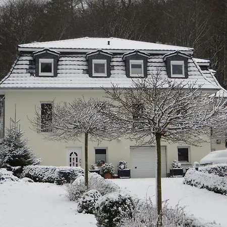 Weisses-haus-am-kurpark-fewo-bergblick Apartment