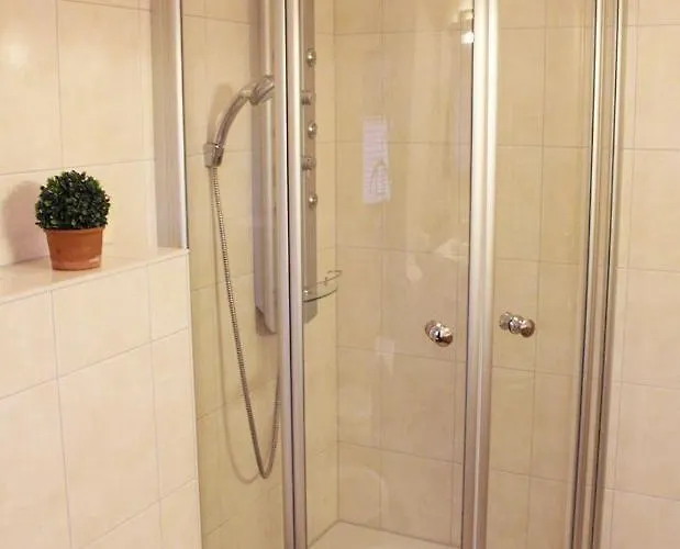 Weisses-haus-am-kurpark-fewo-bergblick Lejlighed Bad Suderode